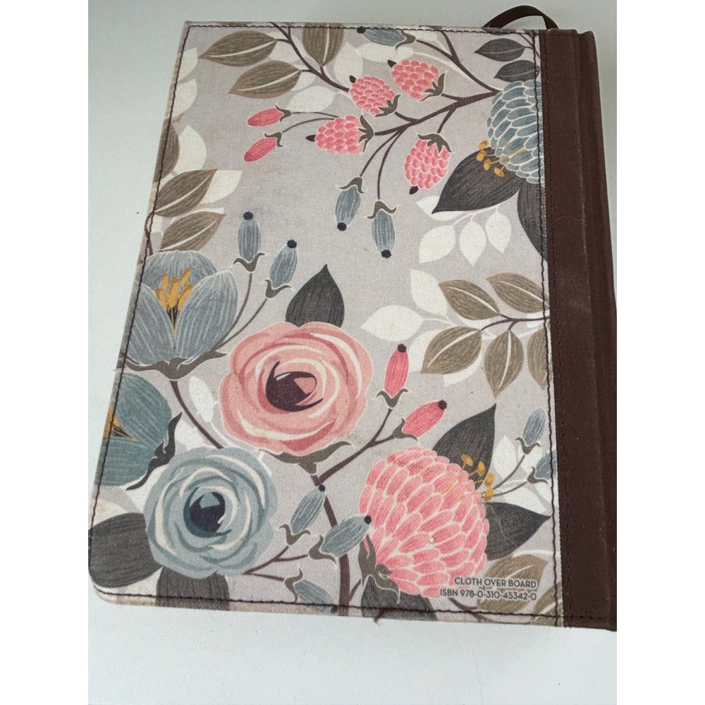 Zondervan NIV Beautiful Word Bible Updated Edition Floral Cloth Hardcover Bible - Picture 7 of 9